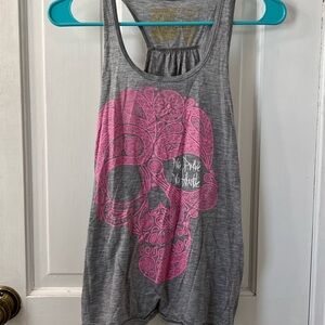 Edgy Women’s Gray Tank Top with Pink Skull Design